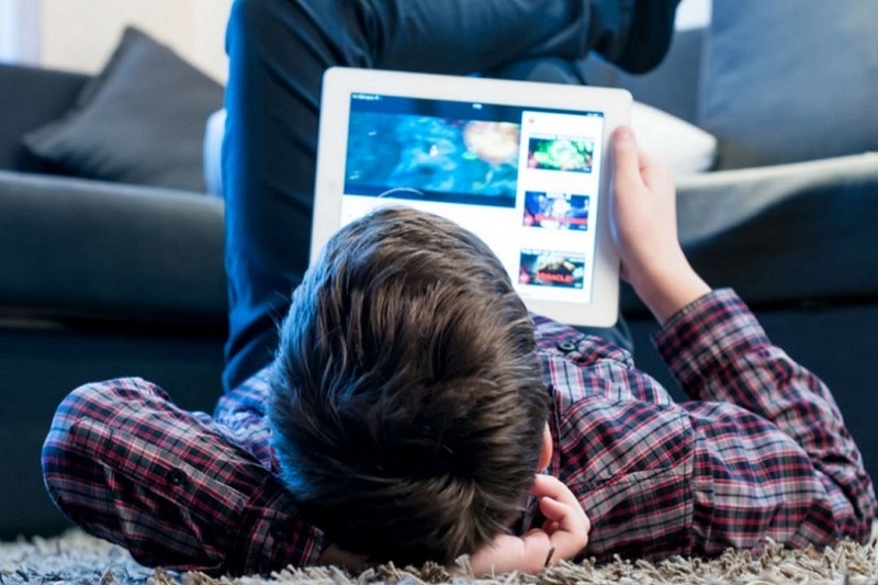 ضرورت مدیریت والدین بر کودکان در فضای مجازی