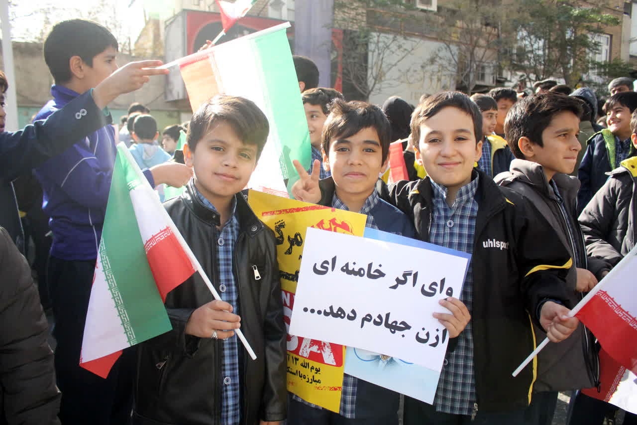 دانش‌آموز آگاه؛ سرو بلندقامت میهن ‏