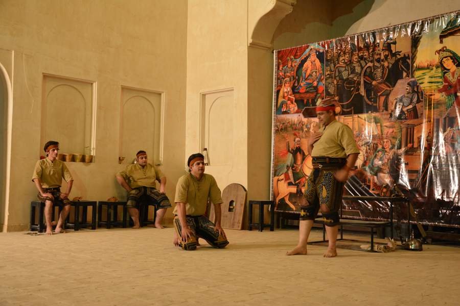 اجرای تئاتر سیاوش به زبان انگلیسی برای گردشگران خارجی در یزد