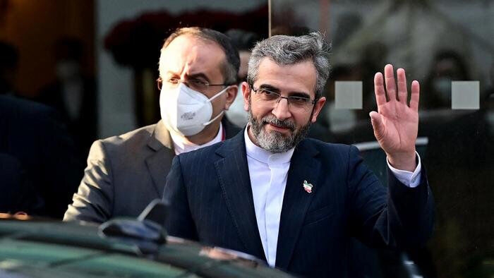 مذاکره‌کننده ارشد ایران در مذاکرات هسته‌ای عازم وین شد