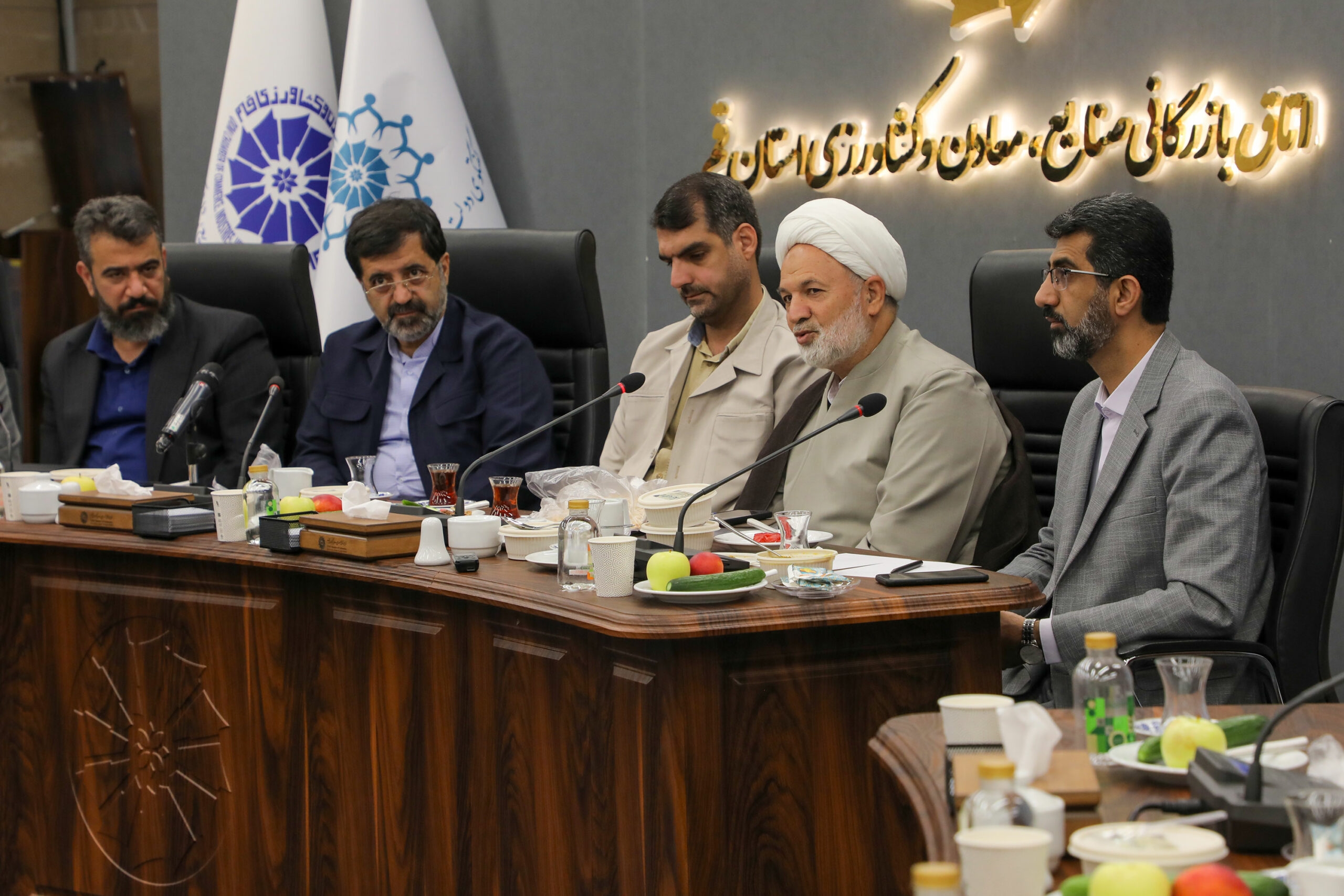 تولیدکنندگان قربانی اختلاف دولت و مجلس در مسئولیتپذیری شدهاند