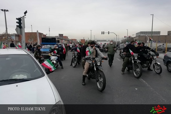 برگزاری مراسم ٢٢ بهمن بصورت خودرویی در شهرستان ری + عکس