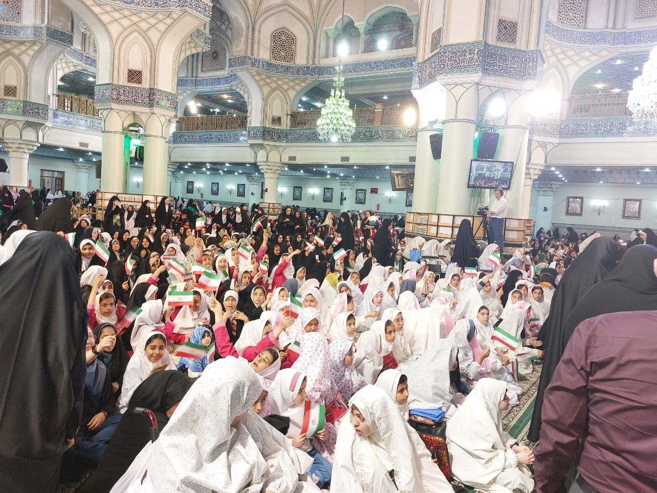 اجتماع ۲ هزار نفر از دختران و مادران در جمع توانخواهان  برگزار شد 