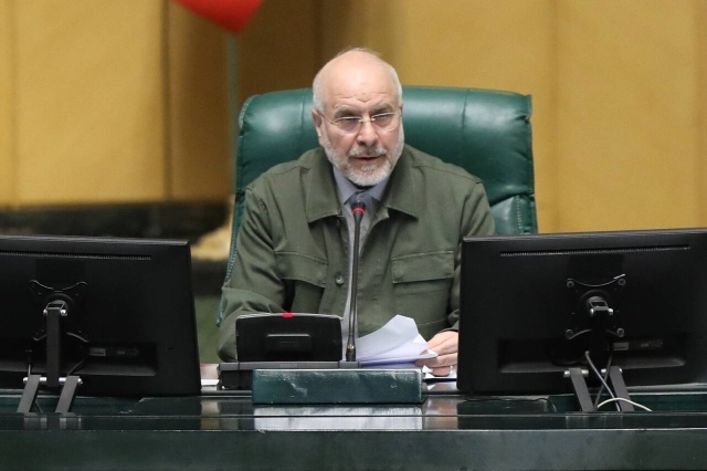 ایران ناامن‌ترین نقطه جهان برای تروریست‌ها و وطن‌فروشان است/جلوگیری از نوسانات ارز و قابل پیش‌بینی کردن بازار در اولویت قرار دارد