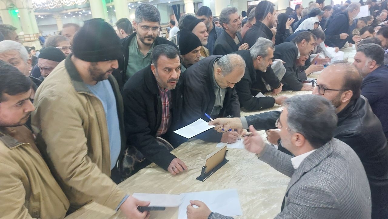 میز خدمت ویژه شهرستان ری با حضور مسئولان در حرم عبدالعظیم (ع)